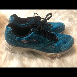 NEW Brooks Launch sz 10.5